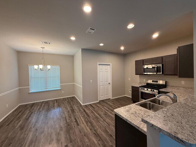 Building Photo - 332 Blue Dr