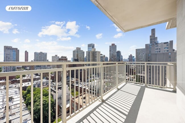 Foto del edificio - 300 E 83rd St