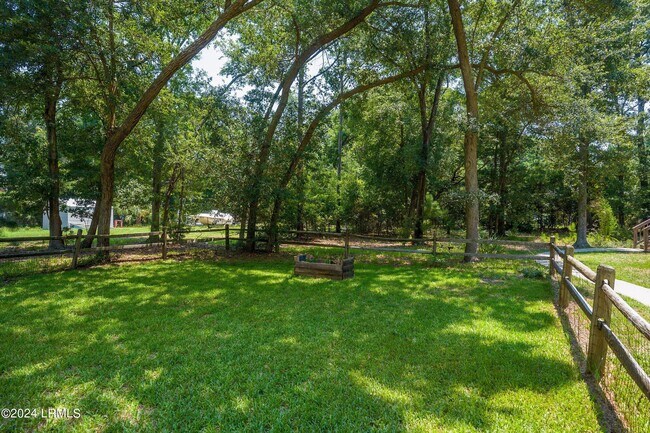 Foto del edificio - 40 Bay Point Rd