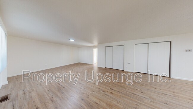 Building Photo - 1810 Parallel St