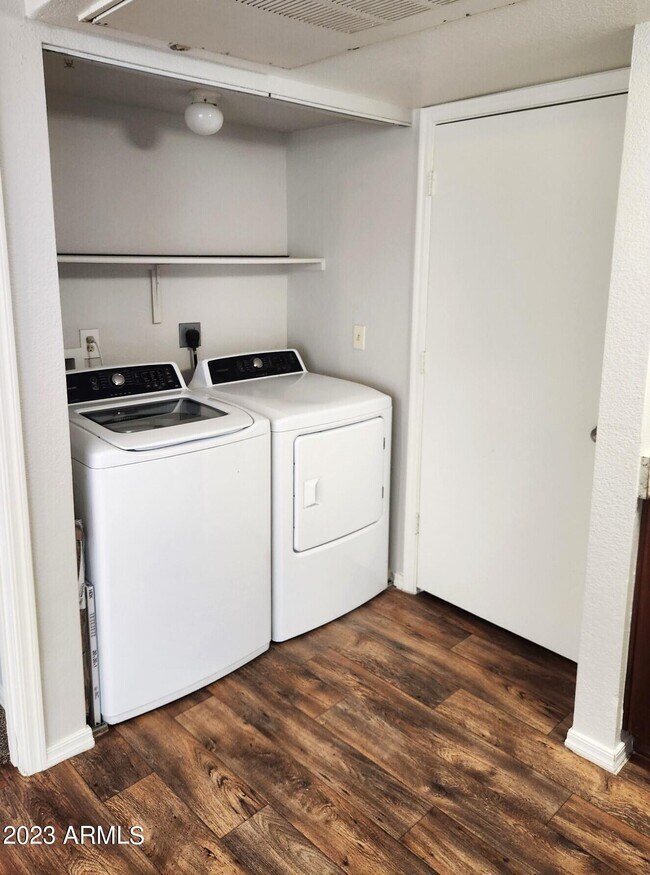 Foto del edificio - 16033 N 25th St