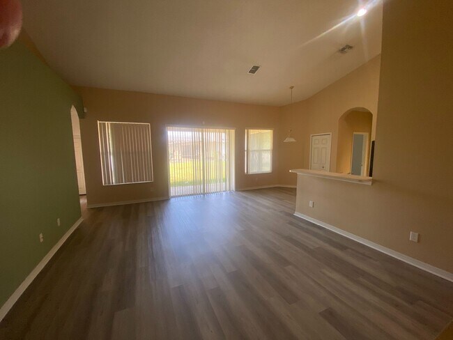 Foto del edificio - 1239 Dunbrooke St