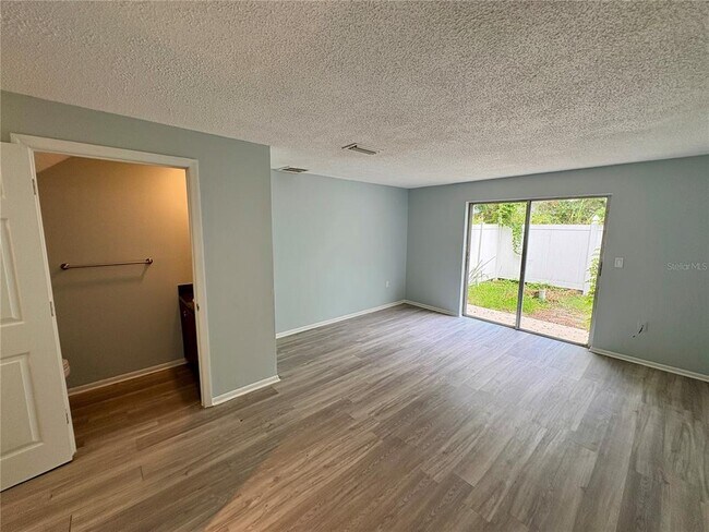 Building Photo - 408 57th Ave Dr E