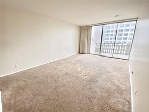 Building Photo - 2016 Main St