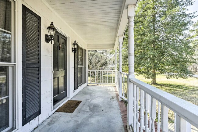 Building Photo - 144 Parkwood Cir