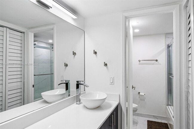 Foto del edificio - 600 NE 36th St