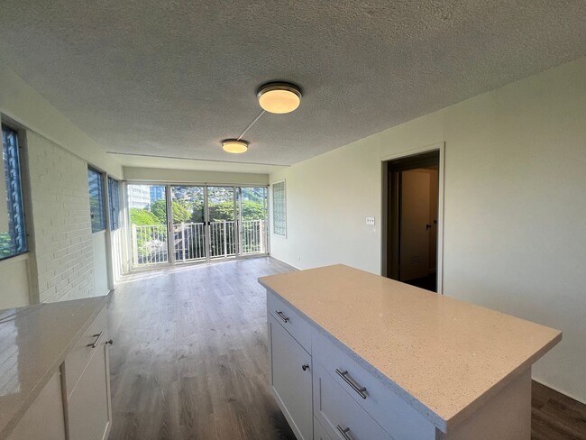 Building Photo - Punahou Wilder 2 bedrooms 1 bath with 1 as...