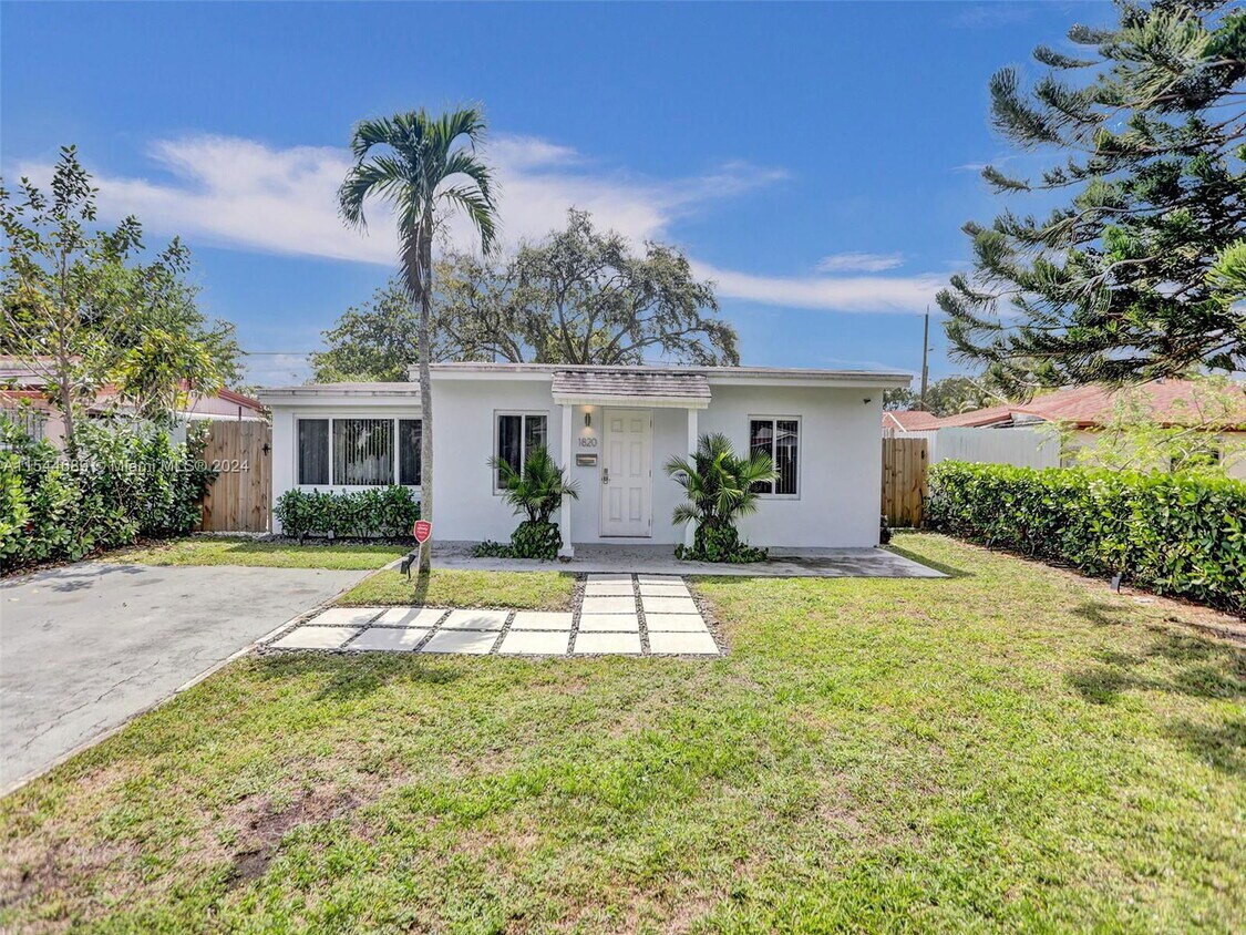 Foto principal - 1820 NE 182nd St