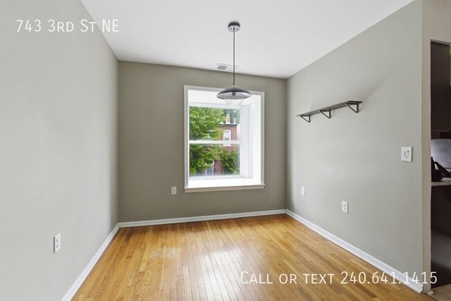 Building Photo - 743 3rd St NE