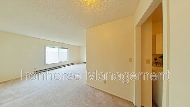 Building Photo - 515 S 15th Ave