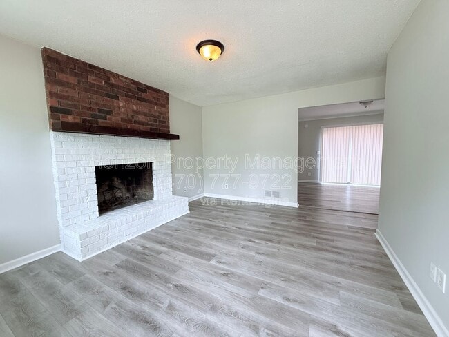 Foto del edificio - 5035 Merlin Dr