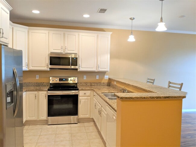 Building Photo - 3872 S Lake Dr