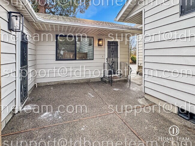 Foto del edificio - "Charming Tacoma Retreat: Cozy 2-Bed Oasis with 1 Private Car Garage!"