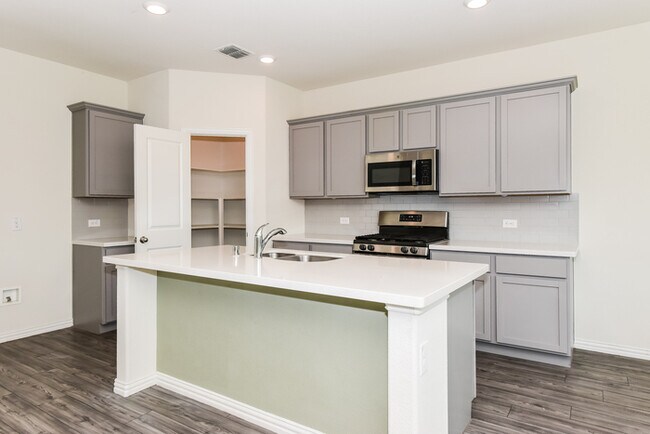 Foto del edificio - 417 Pepperbark Ave