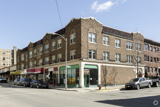 Building Photo - 1800 N Farwell Apartments