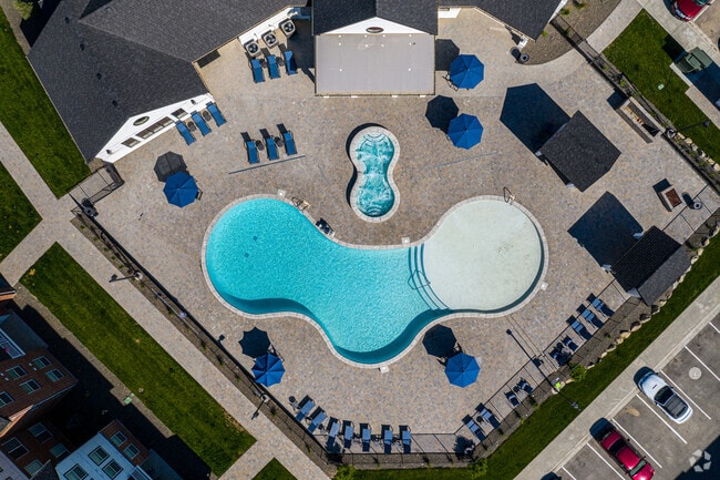 Área de piscina - Farmstead Apartments