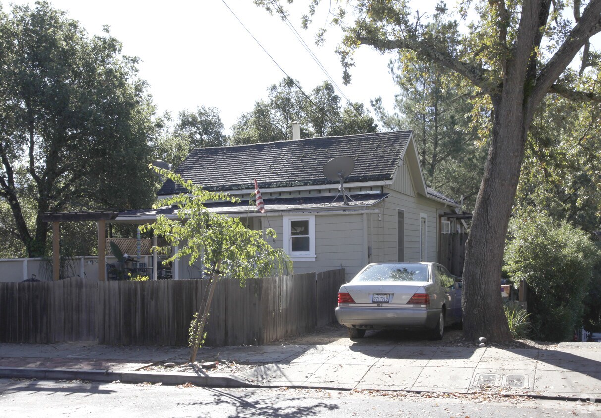 Primary Photo - 68 Fairview Plz