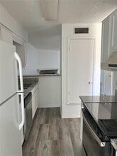 Building Photo - 103 S Las Vegas Trail