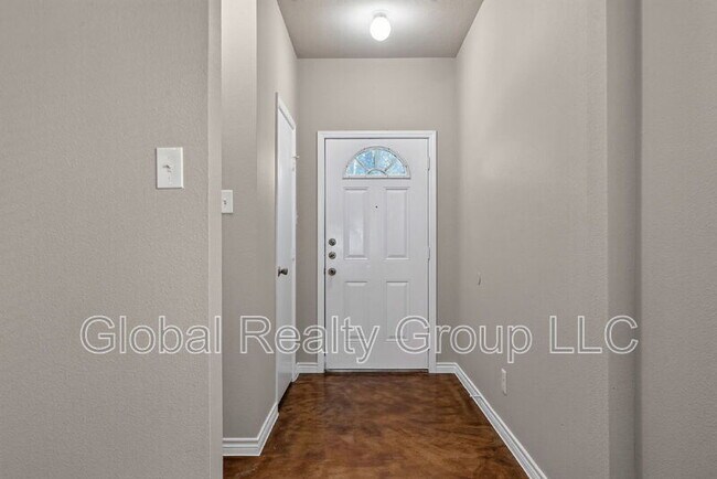 Foto del edificio - 7802 Kingsbury Way