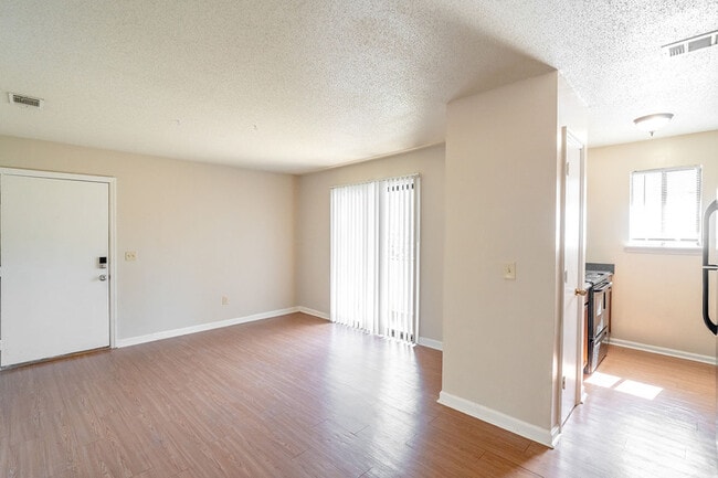 Photo - 836 Richmond St Apartment