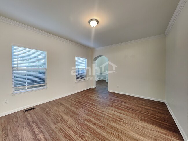 Building Photo - 535 Winter View Way
