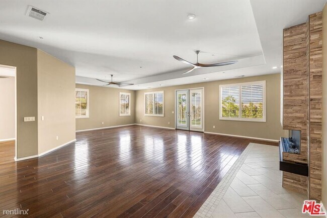 Building Photo - 3 br, 3.5 bath House - 1272 Esperanza Trl