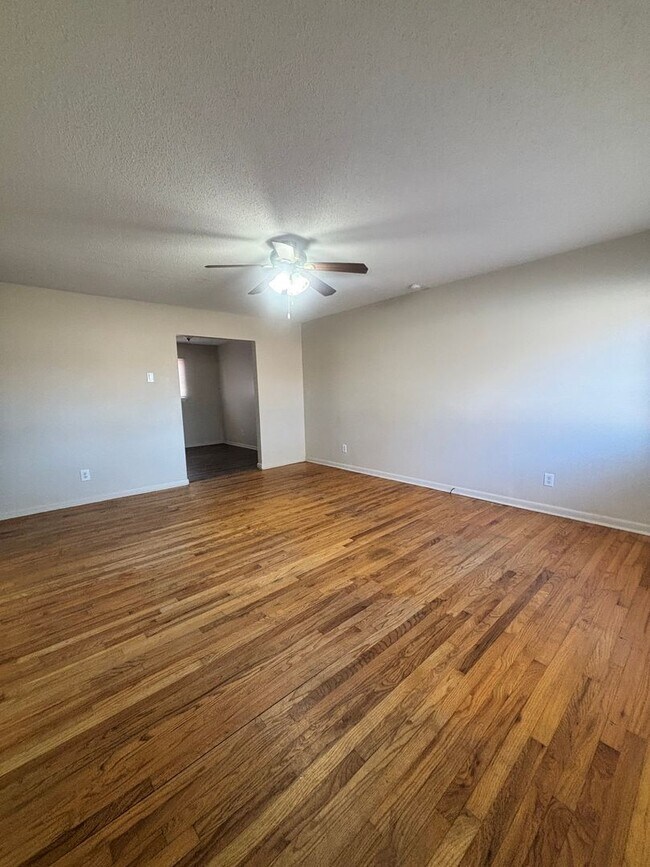 Foto del edificio - Charming 3br, 1.5 bth Home in Western Branch