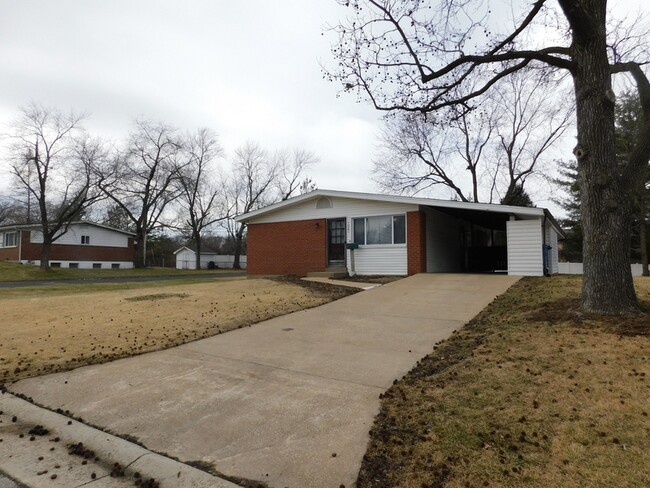 Building Photo - 1085 Belmont Terrace