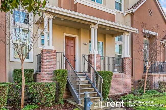 Foto del edificio - 3 br, 2.5 bath Townhome - 1052 Green Stree...