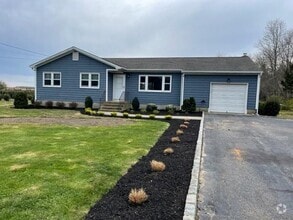 Building Photo - 765 Herricks Ln