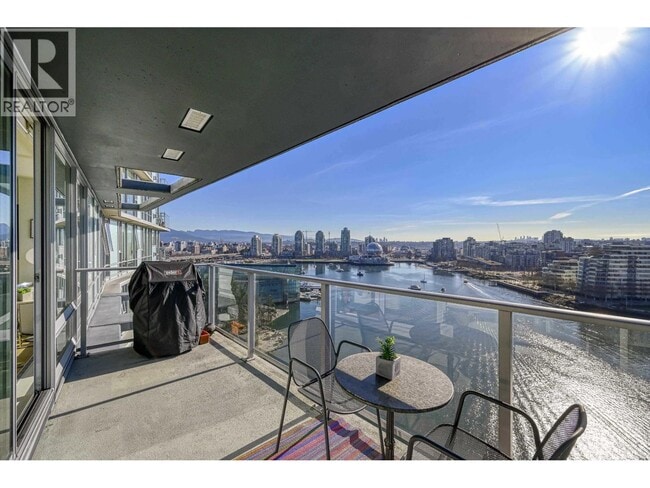 Building Photo - 8 Smithe Mews