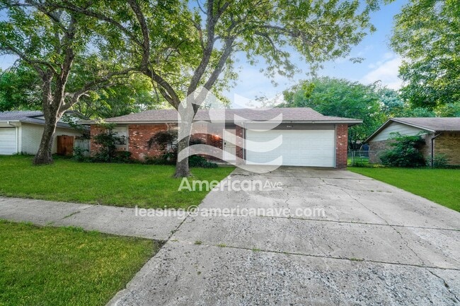 Building Photo - 4408 S Cypress Ave