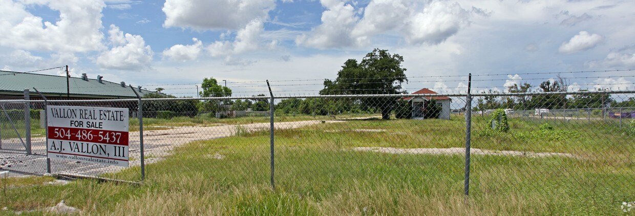 Building Photo - 7681 Chef Menteur Hwy