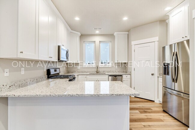 Foto del edificio - 1098 S High Ridge Rd
