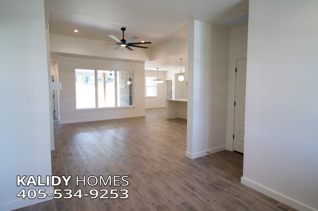 Building Photo - 2141 Kalidy Dr