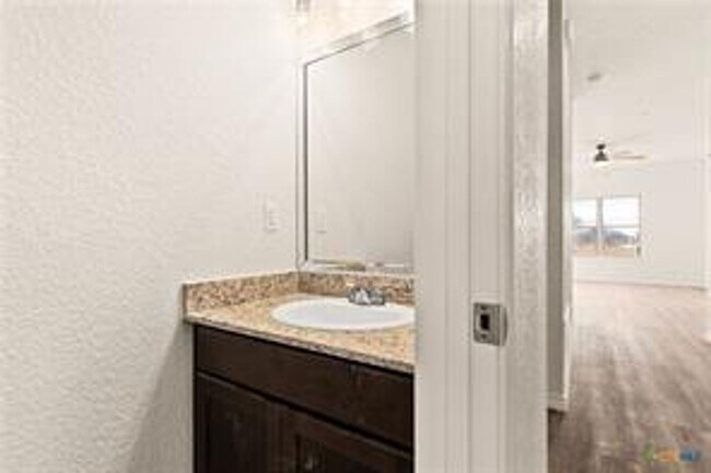 Foto del edificio - 1ST MONTH RENT FREE