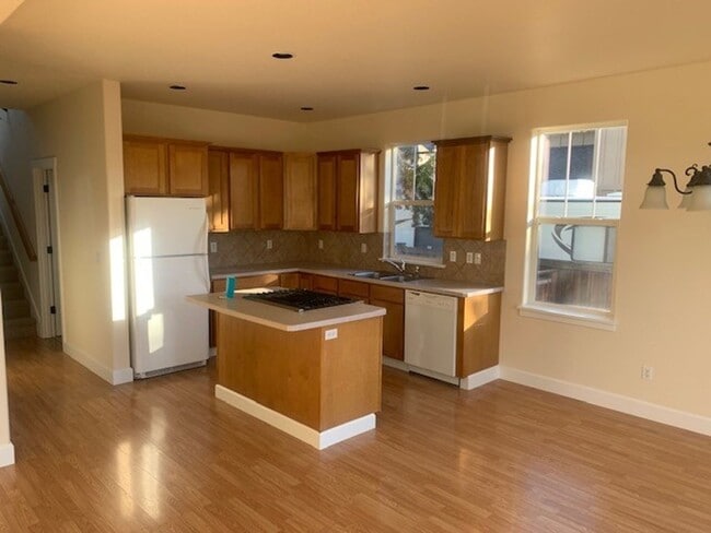 Building Photo - Nice 3 Bed/2 Bath Single Family Home in NE...