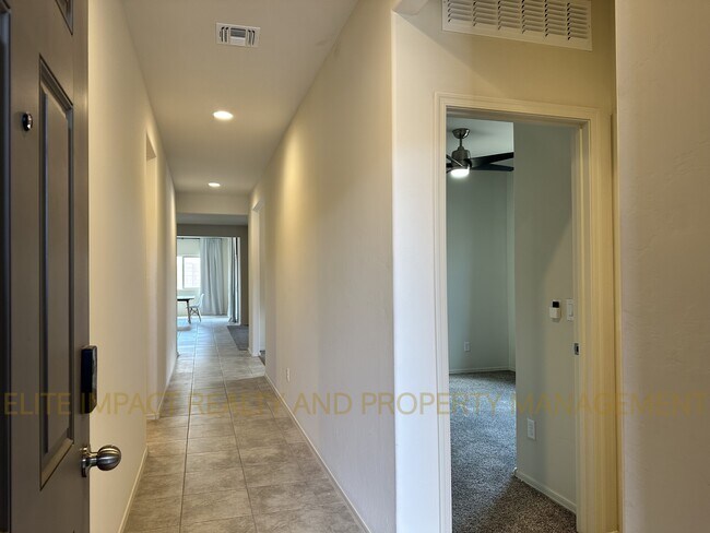 Foto del edificio - 6612 E Via De Los Compas