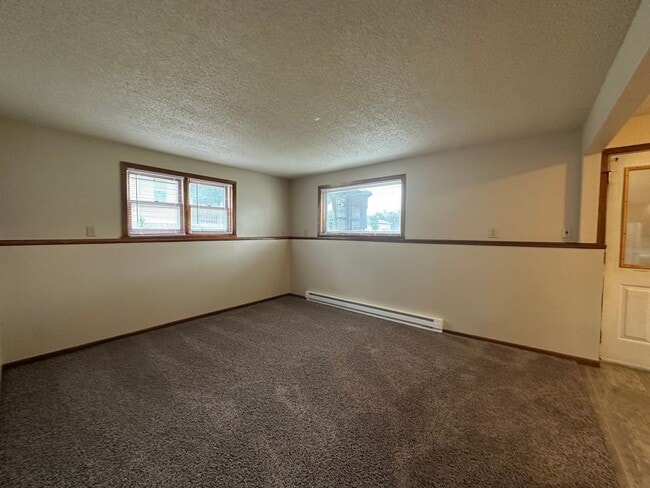 Building Photo - 1629