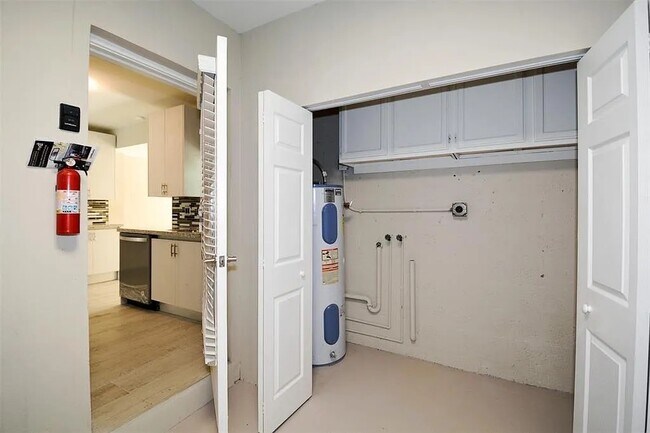 Foto del edificio - 1835 Park Ln