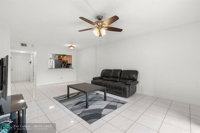 Building Photo - 6575 W Oakland Park Blvd