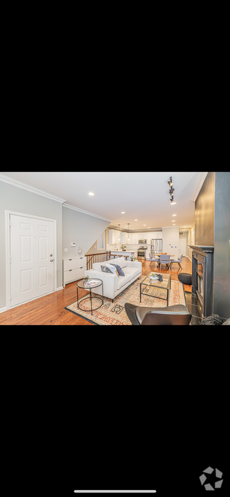 Building Photo - 825 N Marshfield Ave