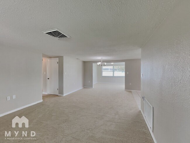 Foto del edificio - 9724 Lakeside Ln