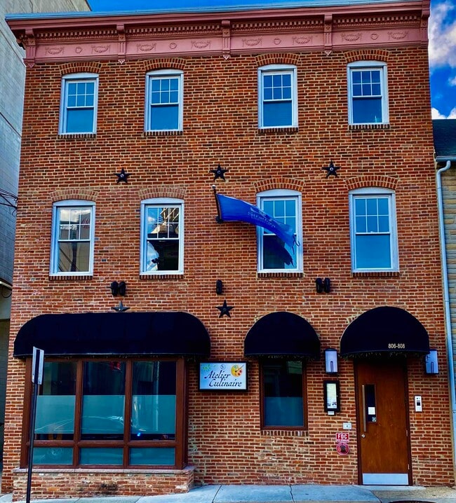 Building Photo - 806 Stiles St