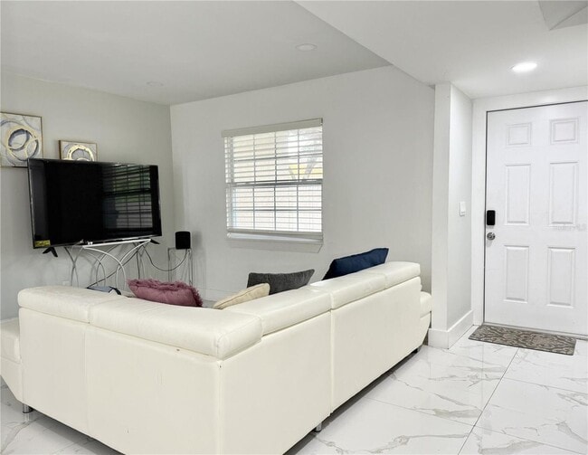 Foto del edificio - 5118 Tennis Ct Cir