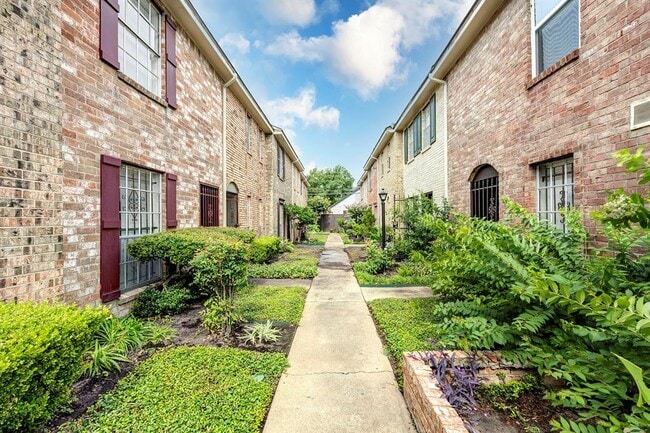 Building Photo - 1715 Moritz Dr