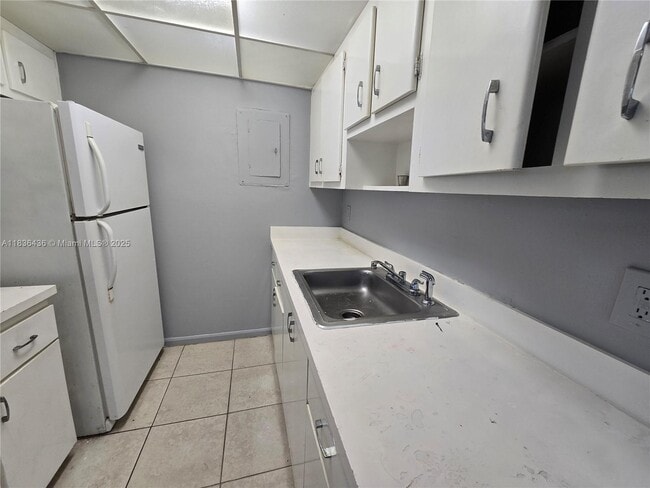 Building Photo - 405 SW 13th Pl