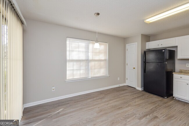 Building Photo - 325 Coral Cir