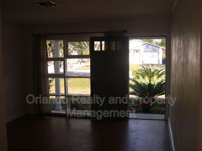 Foto del edificio - 220 Golden Days Dr