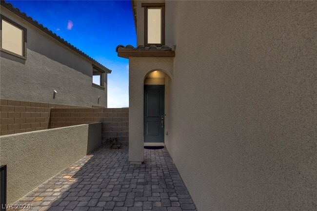 Building Photo - 11699 Desert Hollow Avenue